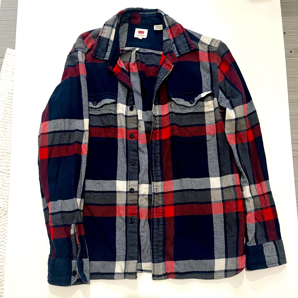 Plaid Levi’s button up.